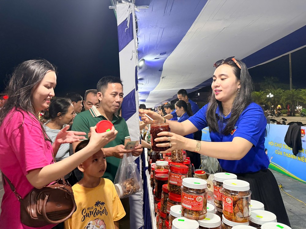 50 gian hàng OCOP thanh niên kết nối giao thương, mở rộng thị trường - ảnh 3