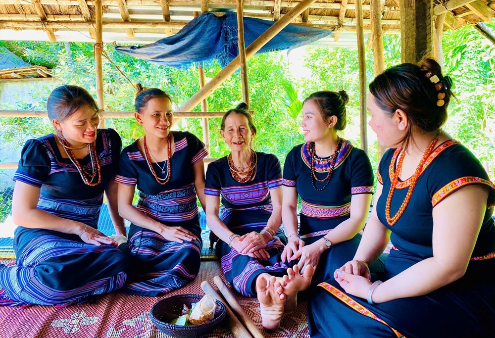Giữ mạch nguồn dân ca Hrê - ảnh 1