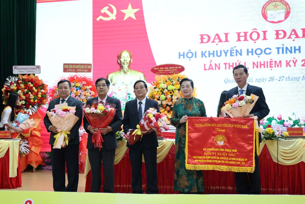 Hội Khuyến học tỉnh Quảng Ngãi đón nhận Huân chương Lao động hạng Ba - ảnh 2