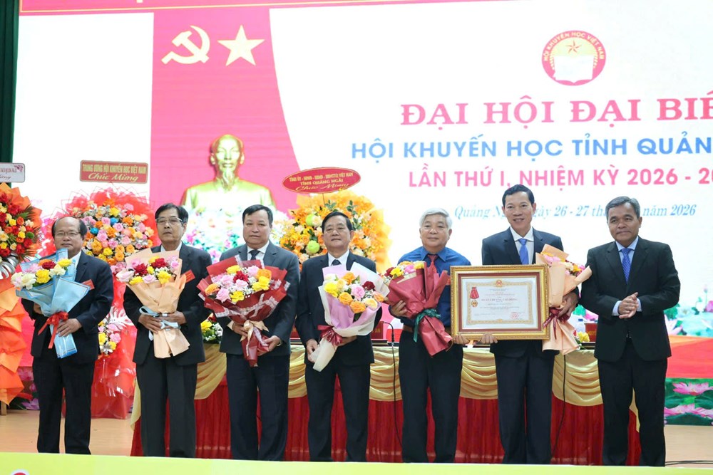 Hội Khuyến học tỉnh Quảng Ngãi đón nhận Huân chương Lao động hạng Ba - ảnh 1