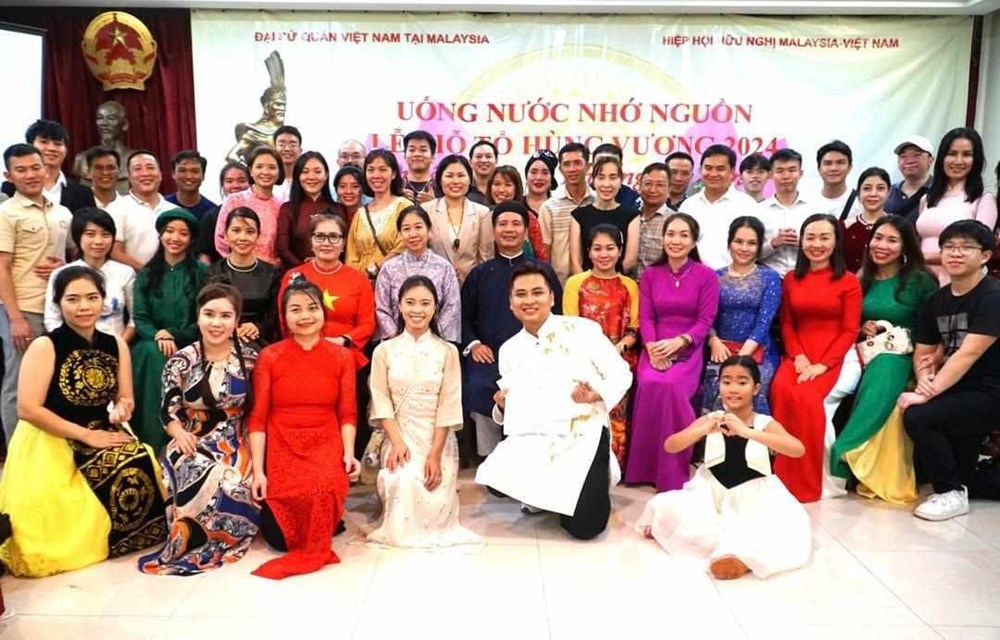 Hơn 200 kiều bào Malaysia tham gia buổi phát động ủng hộ Trường Sa - ảnh 1