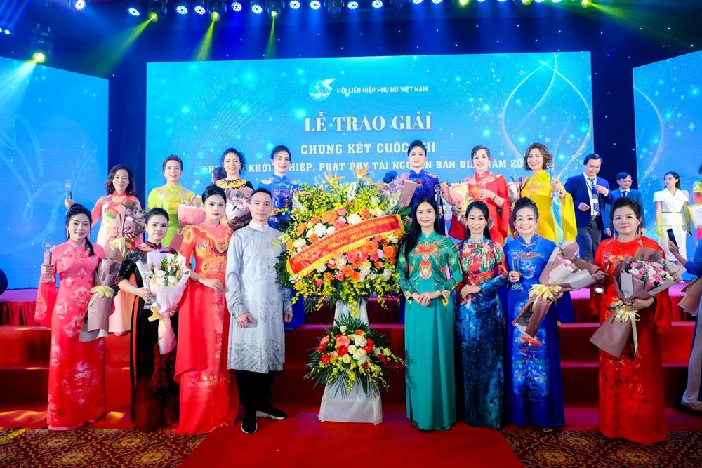 SVF Academy thắp sáng ước mơ trở thành NTK áo dài của giáo viên, sinh viên - ảnh 6