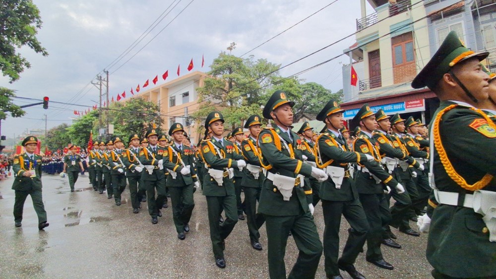 Đường phố Điện Biên Phủ tưng bừng trong ngày hội lớn - ảnh 5