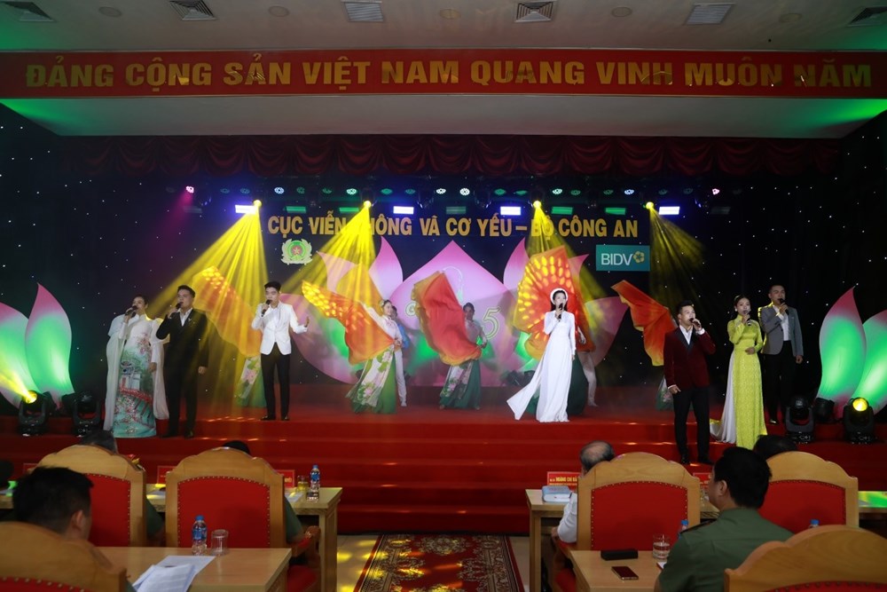 Xúc động, tự hào với “Giai điệu tháng 5” - ảnh 4