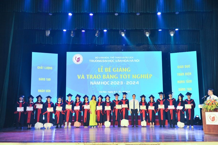 Trao bằng tốt nghiệp cho gần 1200 Cử nhân, Thạc sĩ và Tiến sĩ - ảnh 4