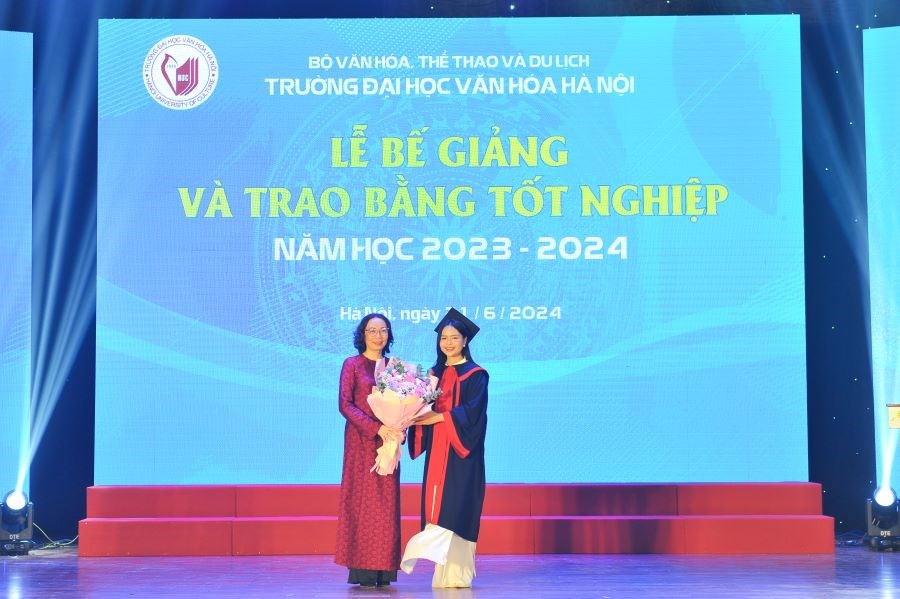 Trao bằng tốt nghiệp cho gần 1200 Cử nhân, Thạc sĩ và Tiến sĩ - ảnh 3