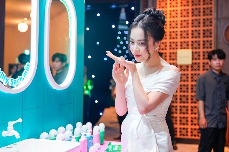 “Vựa muối” Hà Nhi “quậy” tưng bừng sự kiện tại Hà Nội - ảnh 5