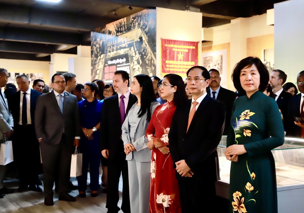 Triển lãm “Hiệp định Geneva về đình chỉ chiến sự ở Việt Nam – Mốc son lịch sử của Ngoại giao cách mạng Việt Nam“ - ảnh 4