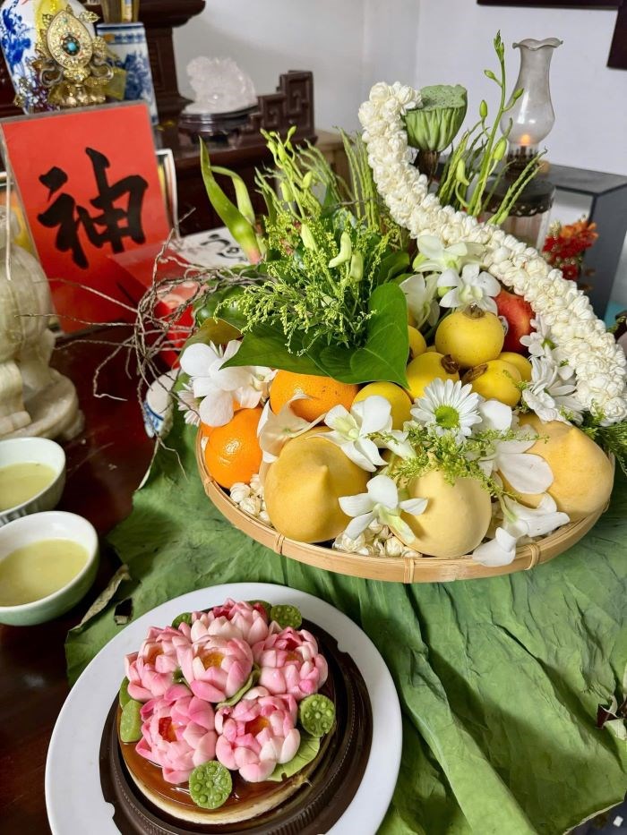 MC Hải Anh đảm đang chuẩn bị mâm cỗ cúng Rằm tháng 7 - ảnh 2