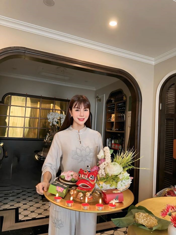 MC Hải Anh đảm đang chuẩn bị mâm cỗ cúng Rằm tháng 7 - ảnh 4