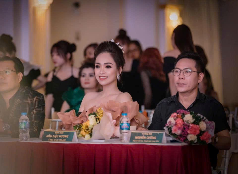Á hậu Kiều Diệu Hương ra mắt album MV “Đi tìm thương nhớ cũ” - ảnh 3