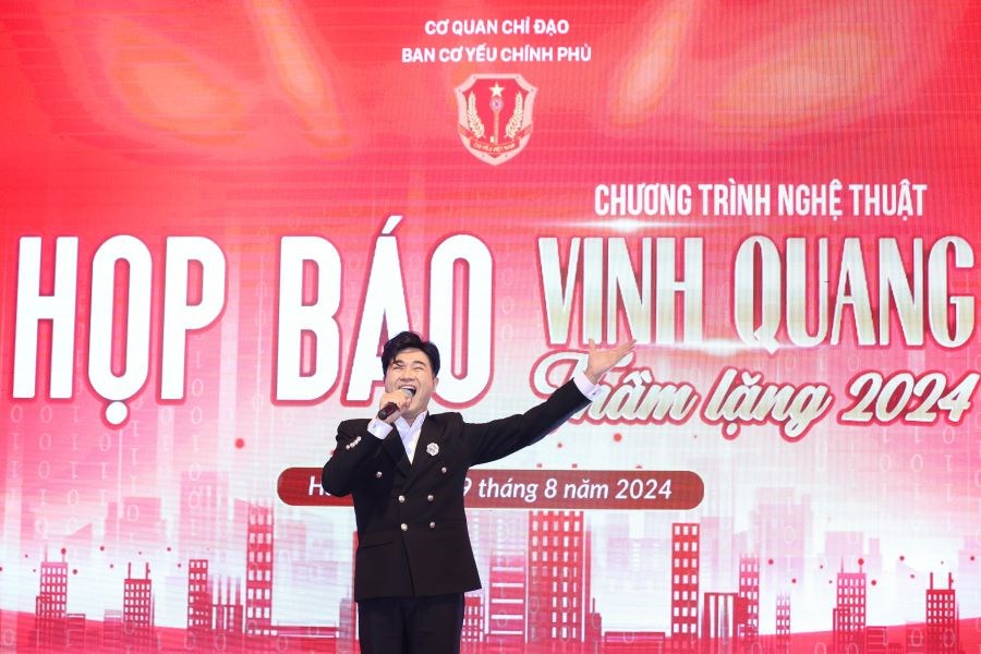 Dàn nghệ sĩ nổi tiếng hội tụ tại đêm nghệ thuật “Vinh quang thầm lặng 2024” - ảnh 4