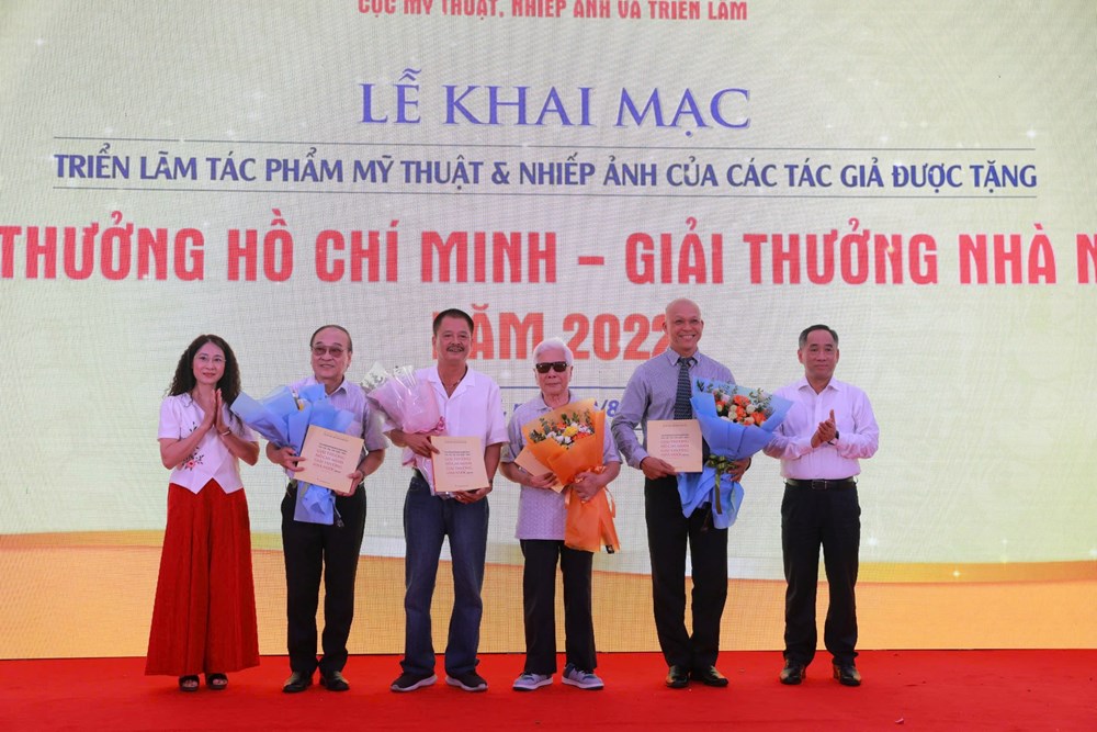 Chiêm ngưỡng tác phẩm mỹ thuật, nhiếp ảnh của tác giả được tặng Giải thưởng Hồ Chí Minh, Giải thưởng Nhà nước - ảnh 4