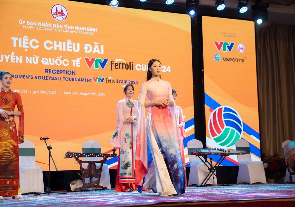 Hoa khôi VTV Cup 2024 lan toả nét đẹp áo dài Việt Nam - ảnh 6