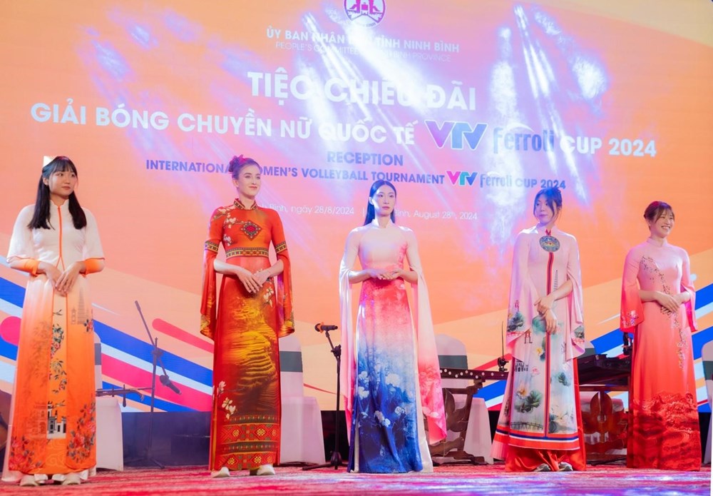 Hoa khôi VTV Cup 2024 lan toả nét đẹp áo dài Việt Nam - ảnh 7