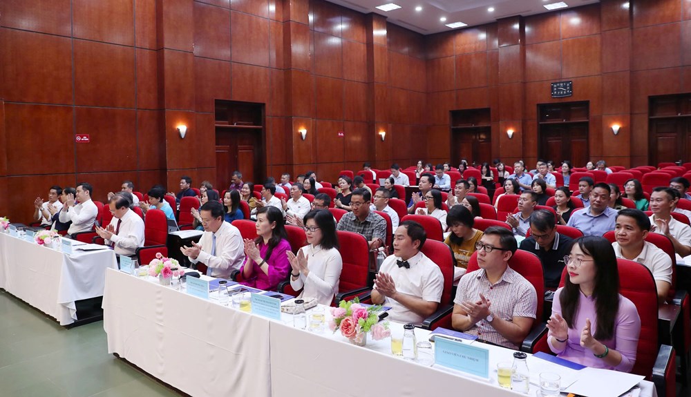 Xây dựng đội ngũ công chức, viên chức đủ phẩm chất, uy tín và năng lực - ảnh 3