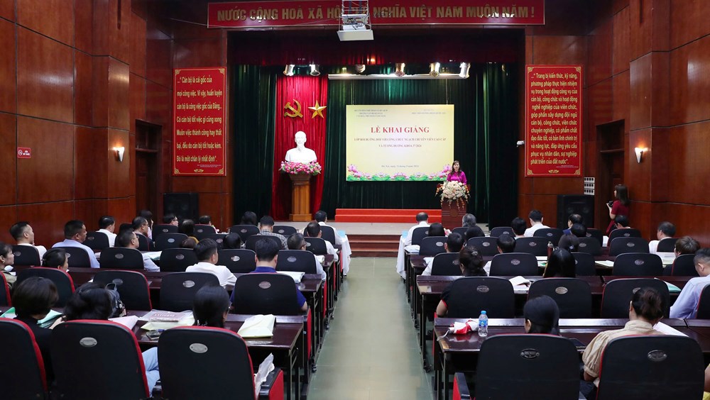 Xây dựng đội ngũ công chức, viên chức đủ phẩm chất, uy tín và năng lực - ảnh 1