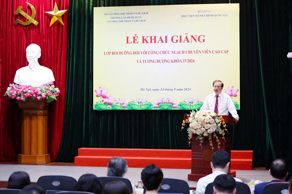 Xây dựng đội ngũ công chức, viên chức đủ phẩm chất, uy tín và năng lực - ảnh 4