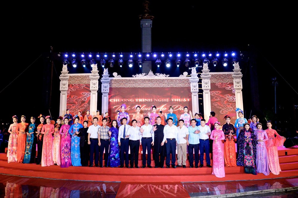 Đạo diễn Đỗ Bảo Ngọc “bật mí” ấn tượng đêm khai mạc Ngày hội văn hoá vì hòa bình - ảnh 7