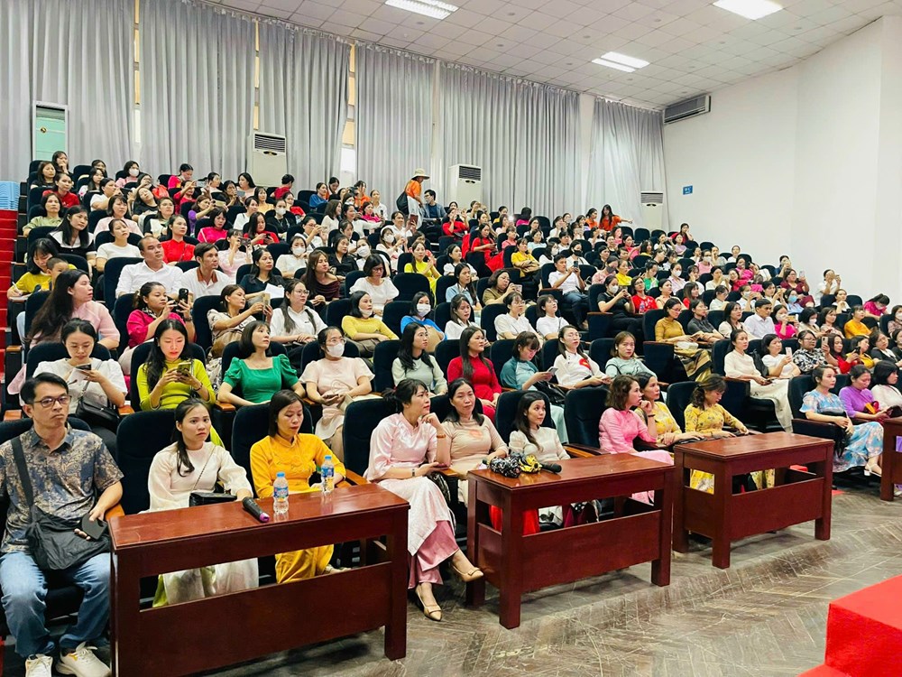 Hơn 3.000 giáo viên Hà Nội trải nghiệm tại Văn Miếu- Quốc Tử Giám và Hoàng thành Thăng Long - ảnh 2
