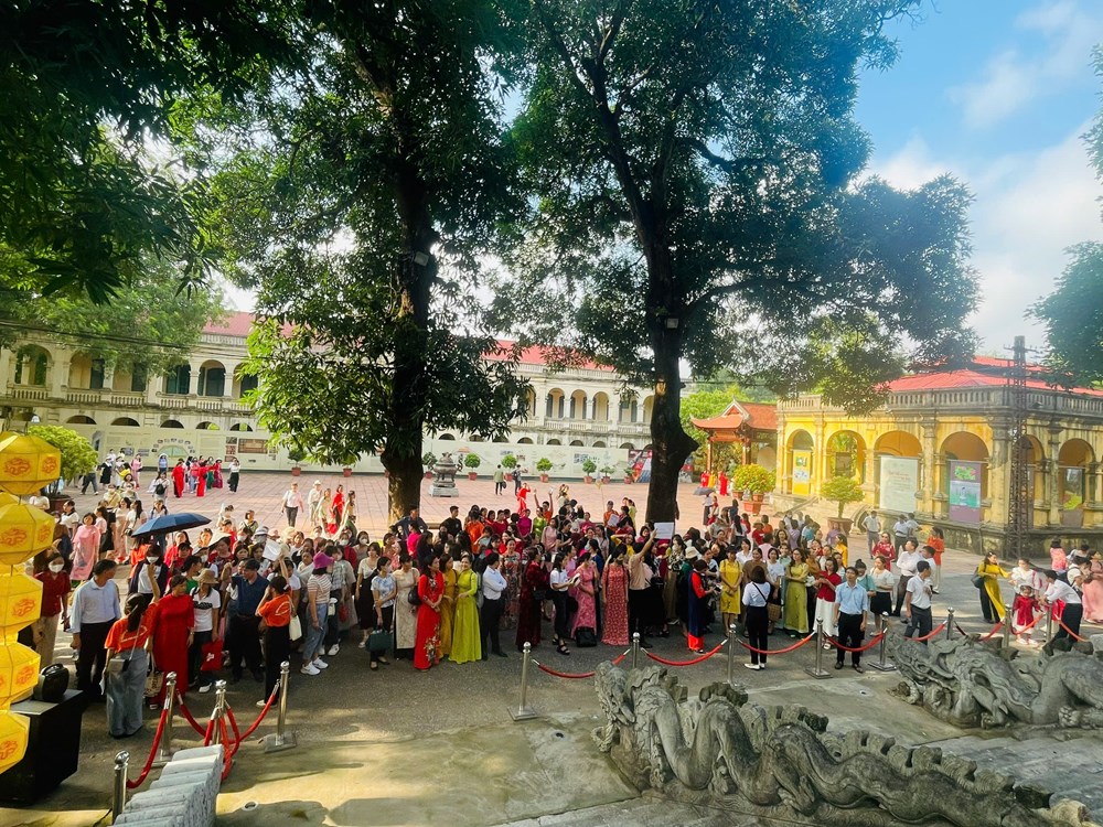 Hơn 3.000 giáo viên Hà Nội trải nghiệm tại Văn Miếu- Quốc Tử Giám và Hoàng thành Thăng Long - ảnh 1