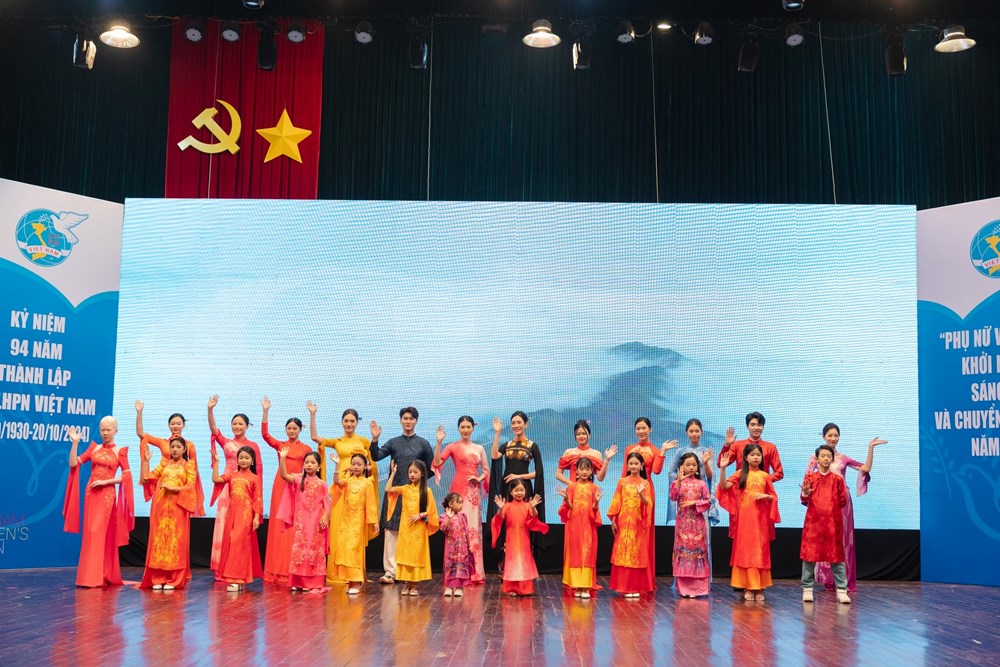 NTK Vân Anh Nguyễn với tình yêu áo dài Việt - ảnh 2