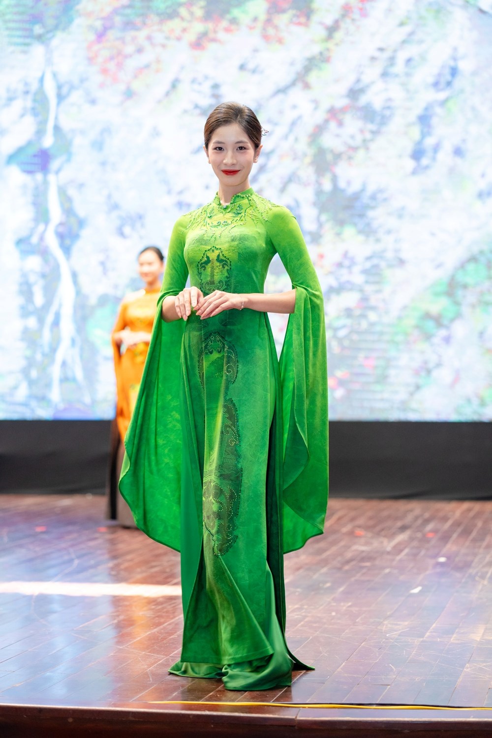 NTK Vân Anh Nguyễn với tình yêu áo dài Việt - ảnh 3