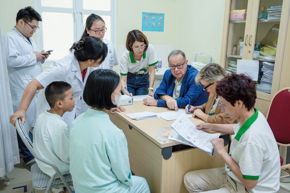“Thiện Nhân và những người bạn” tiếp tục hành trình phẫu thuật cho trẻ khuyết tật - ảnh 3