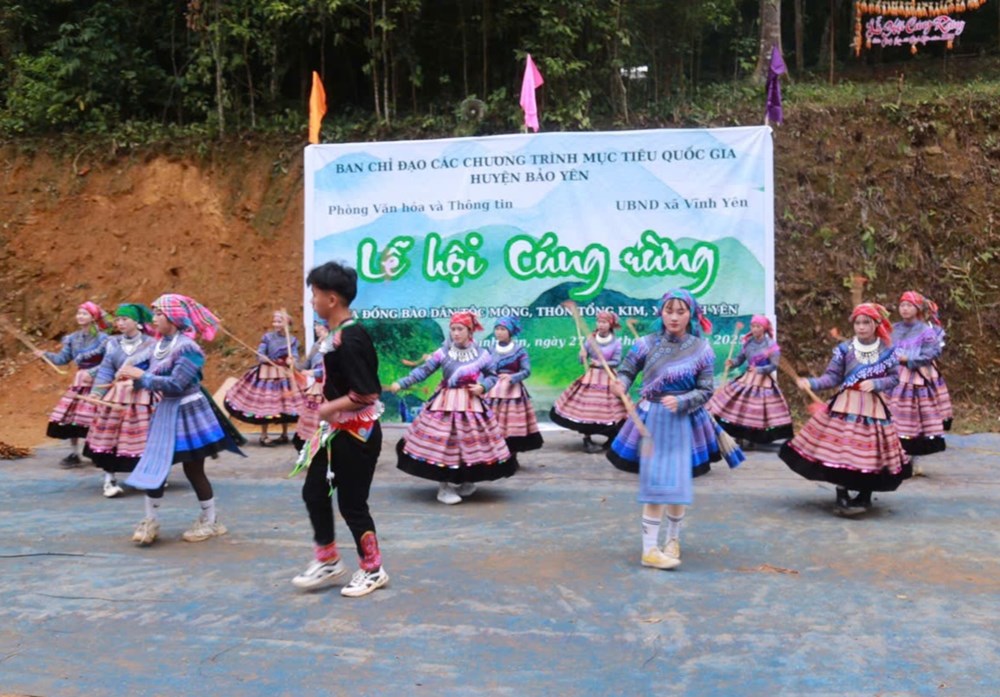 Lễ cúng rừng đầu năm của đồng bào các dân tộc thiểu số ở Lào Cai - ảnh 3