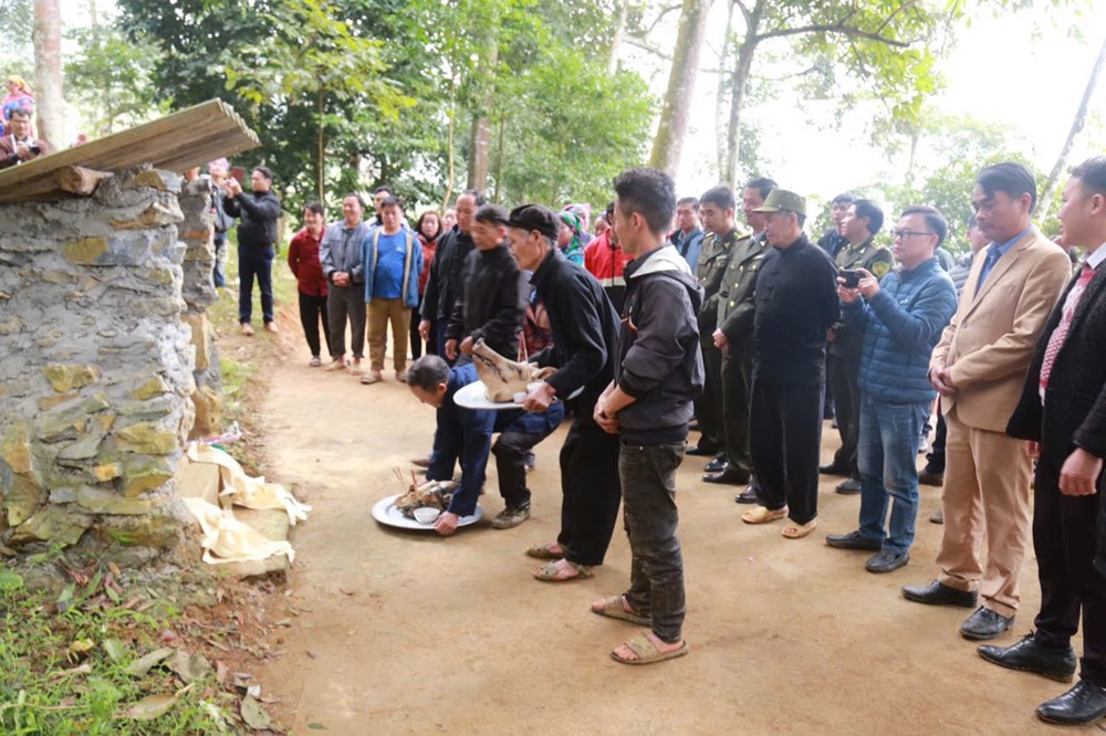 Lễ cúng rừng đầu năm của đồng bào các dân tộc thiểu số ở Lào Cai - ảnh 4