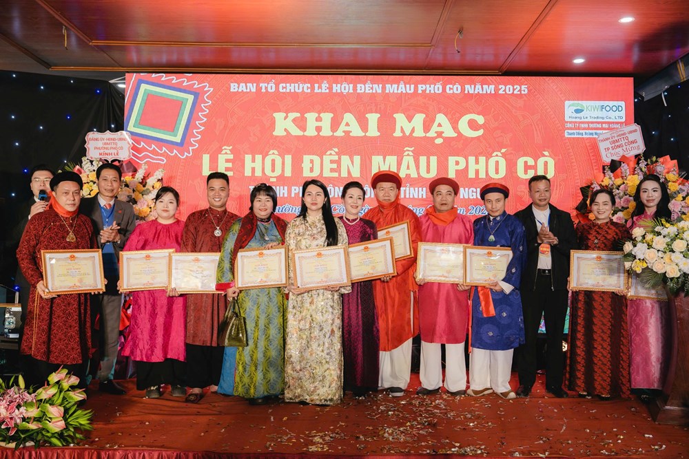 Độc đáo nghi lễ rước Mẫu Vân du tại lễ hội đền Mẫu Phố Cò năm 2025 - ảnh 1