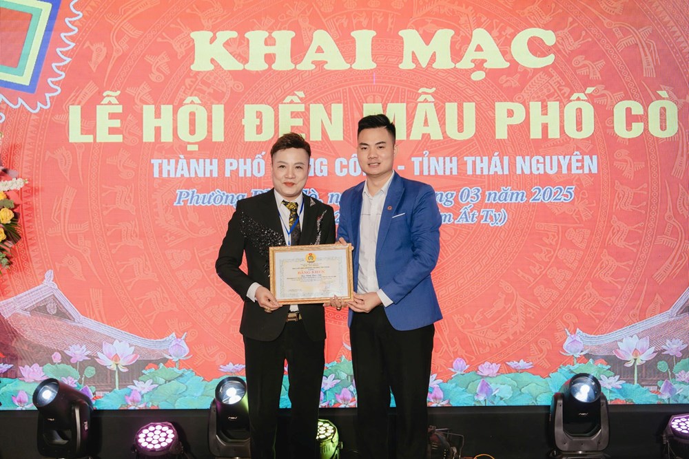 Độc đáo nghi lễ rước Mẫu Vân du tại lễ hội đền Mẫu Phố Cò năm 2025 - ảnh 2