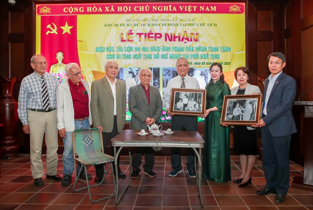 Khu Di tích Phủ Chủ tịch tiếp nhận hiện vật và tư liệu về Bác Hồ của gia đình kiều bào - ảnh 2