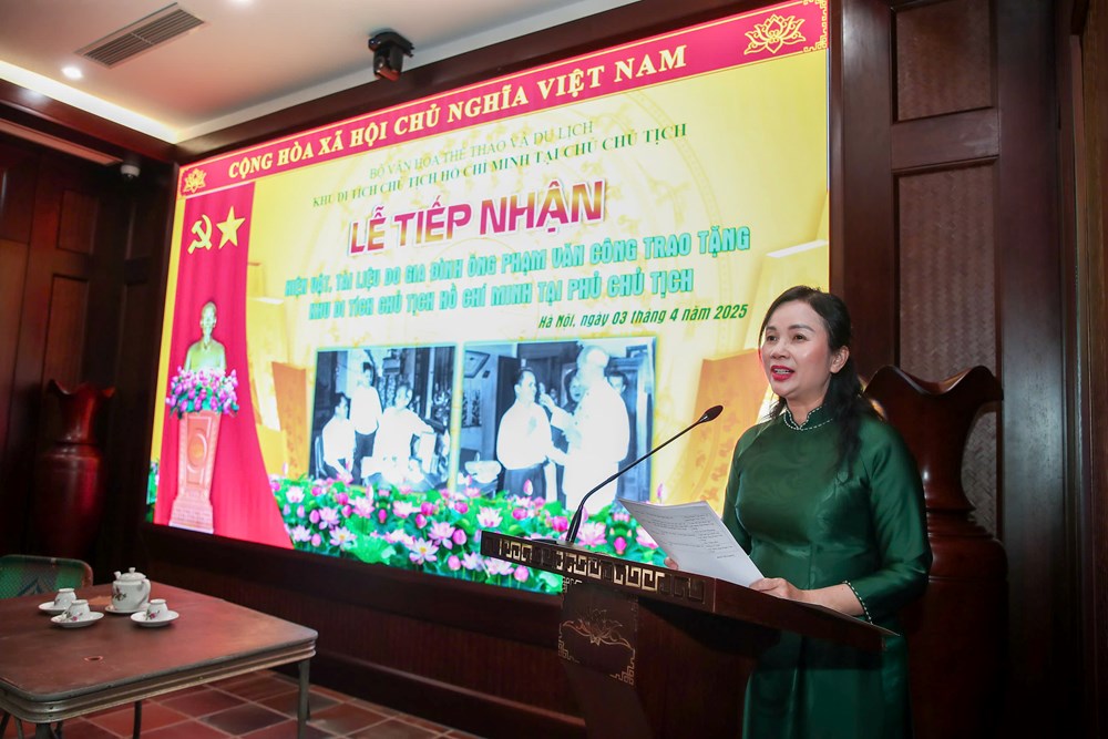 Khu Di tích Phủ Chủ tịch tiếp nhận hiện vật và tư liệu về Bác Hồ của gia đình kiều bào - ảnh 6