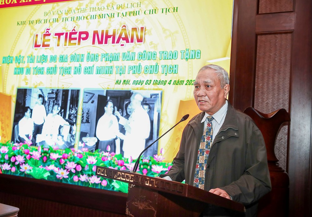Khu Di tích Phủ Chủ tịch tiếp nhận hiện vật và tư liệu về Bác Hồ của gia đình kiều bào - ảnh 7