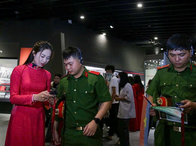 Bảo tàng Lịch sử quân sự Việt Nam gia tăng sức hút với nhiều trải nghiệm mới - ảnh 6