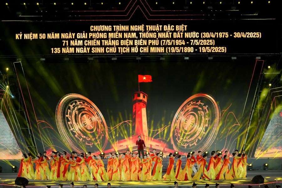 Khơi niềm tự hào dân tộc, vươn tới tương lai rực rỡ - ảnh 1
