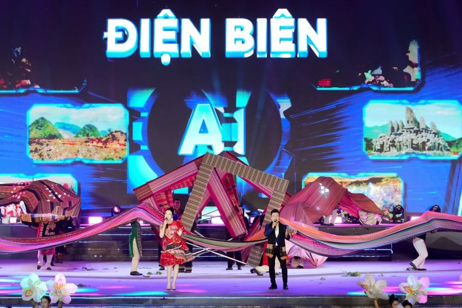 Khơi niềm tự hào dân tộc, vươn tới tương lai rực rỡ - ảnh 7