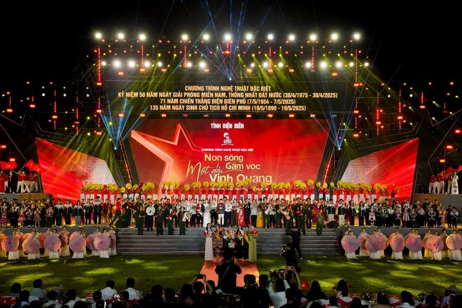 Khơi niềm tự hào dân tộc, vươn tới tương lai rực rỡ - ảnh 9