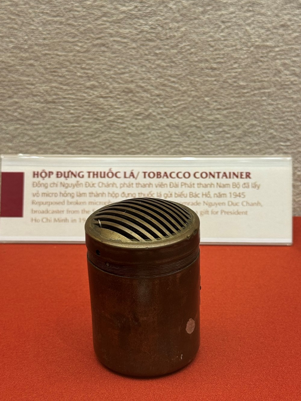 Hiện vật kể chuyện “Bác Hồ với miền Nam - Miền Nam với Bác Hồ” - ảnh 10
