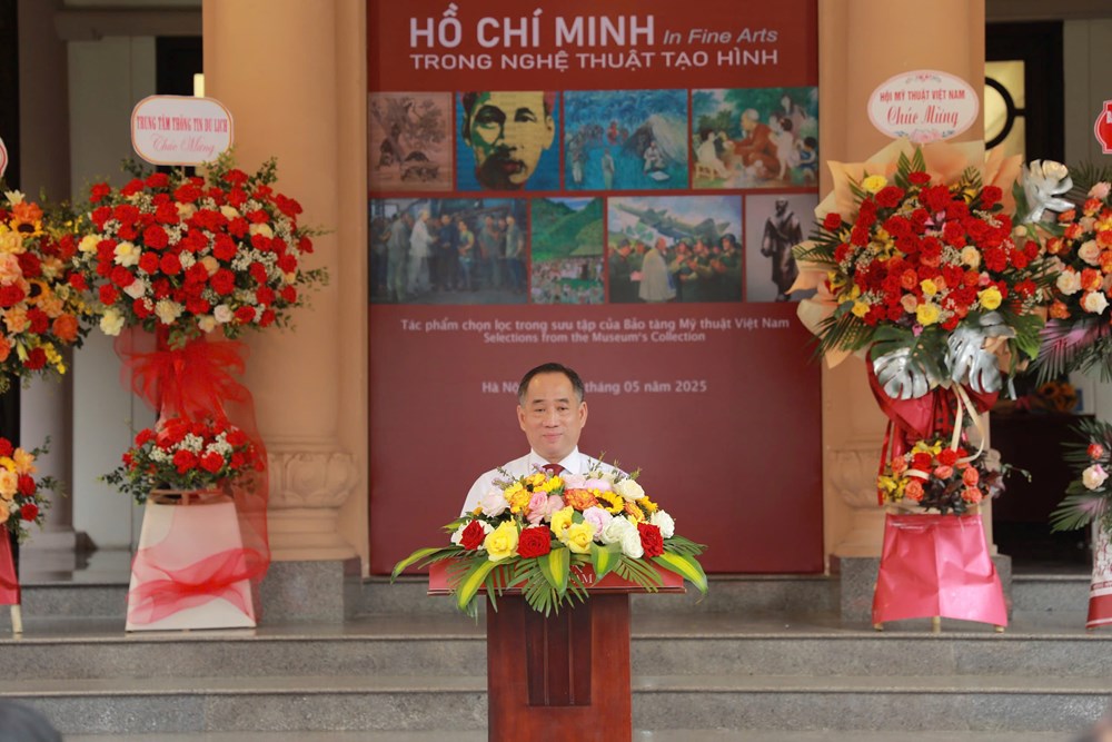 Trưng bày 60 tác phẩm nghệ thuật tạo hình đặc sắc về Chủ tịch Hồ Chí Minh - ảnh 2