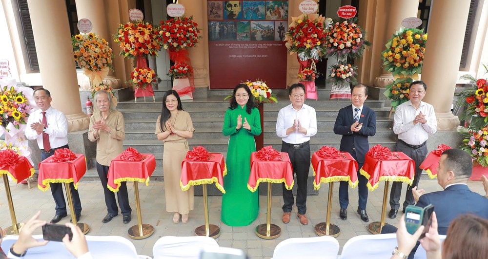 Trưng bày 60 tác phẩm nghệ thuật tạo hình đặc sắc về Chủ tịch Hồ Chí Minh - ảnh 1