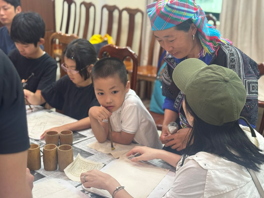 Thú vị trải nghiệm “Giữ màu di sản” - ảnh 1