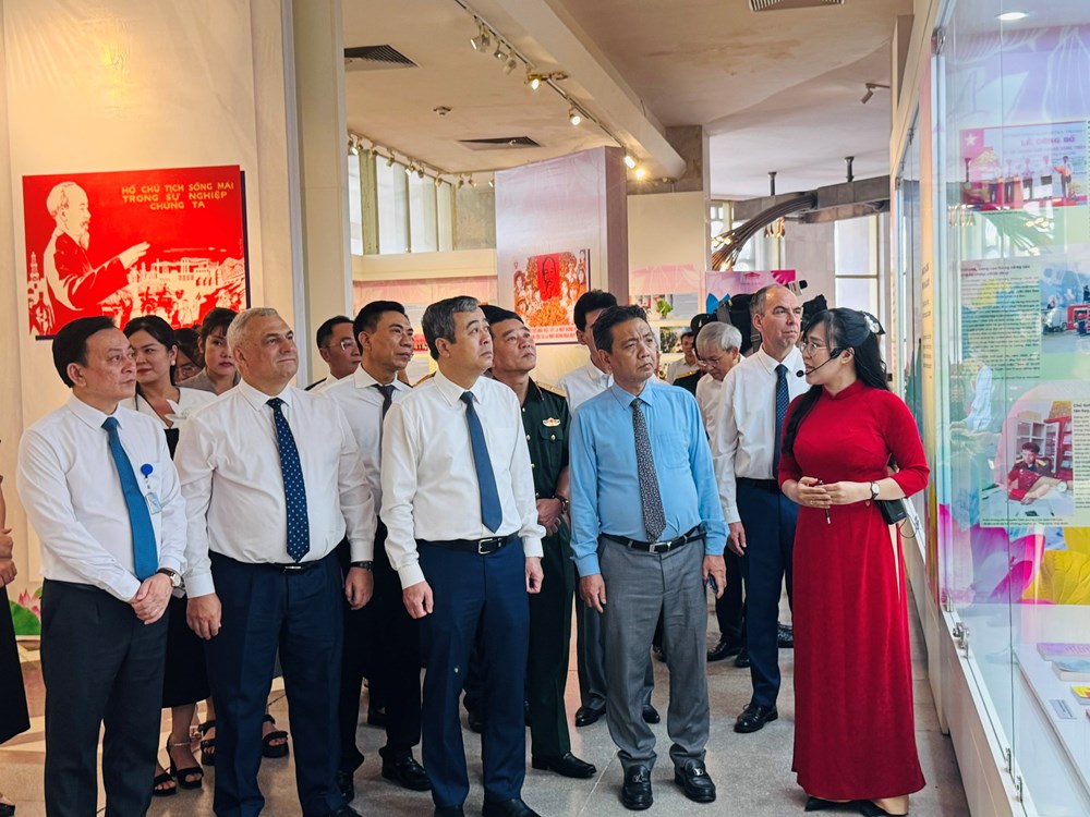 Tôn vinh, lan tỏa những tấm gương bình dị mà cao quý - ảnh 3