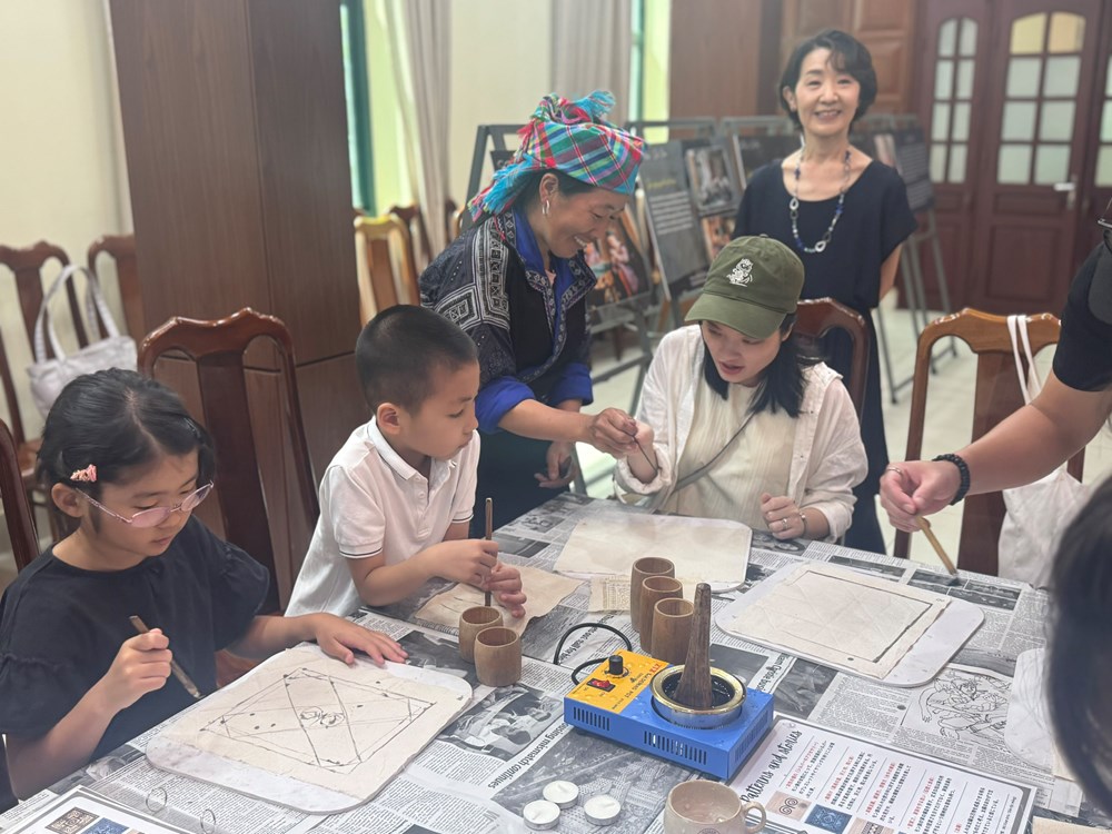 Thú vị trải nghiệm “Giữ màu di sản” - ảnh 2