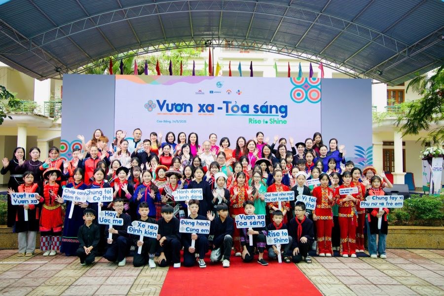 Sự kiện “Vươn xa – Tỏa sáng” truyền cảm hứng vươn lên cho phụ nữ DTTS - ảnh 7