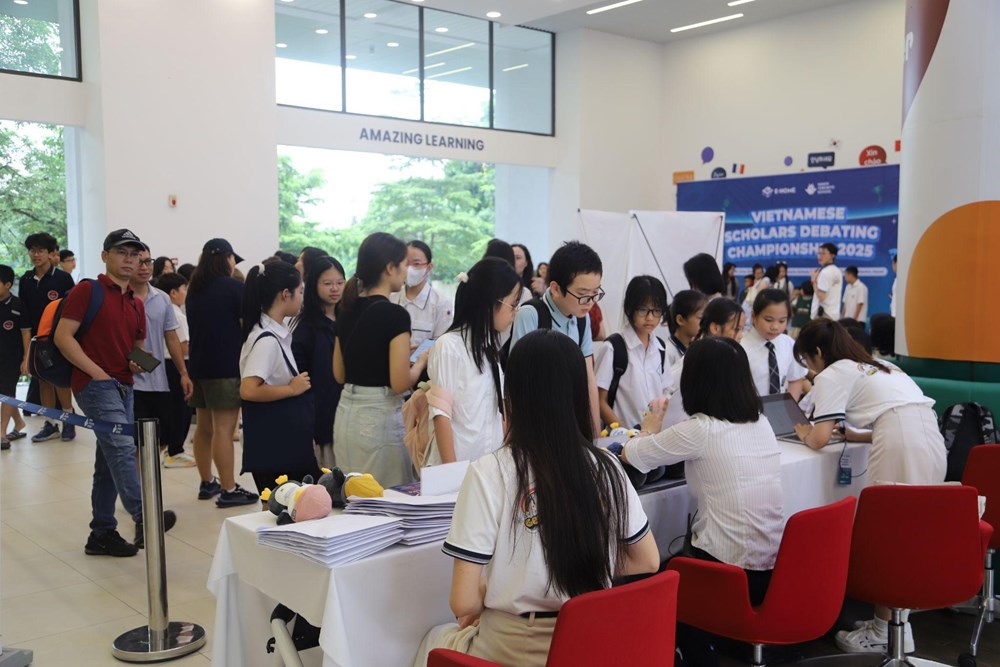 Lộ diện Top 3 xuất sắc nhất Vietnamese Scholars Debating Championship 2025 - ảnh 1