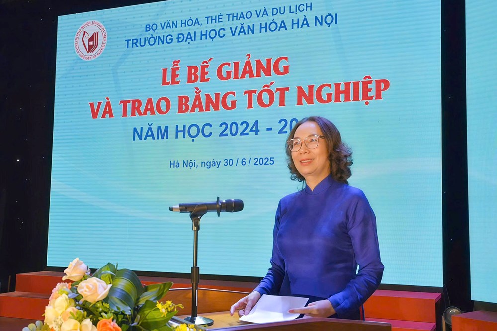 Lễ bế giảng và trao bằng tốt nghiệp năm học 2024-2025 - ảnh 1