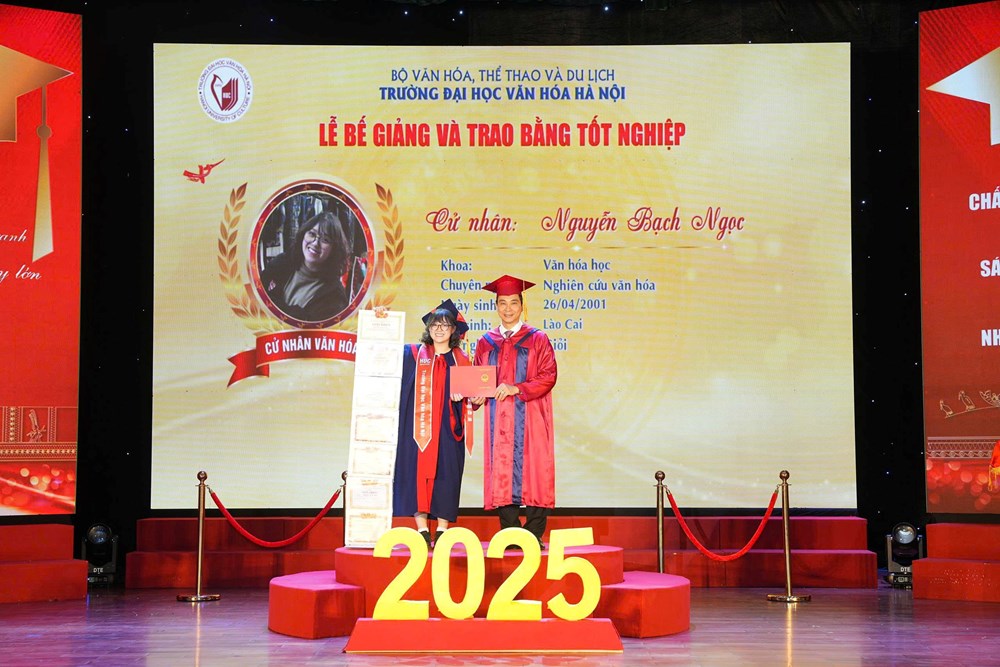 Lễ bế giảng và trao bằng tốt nghiệp năm học 2024-2025 - ảnh 2