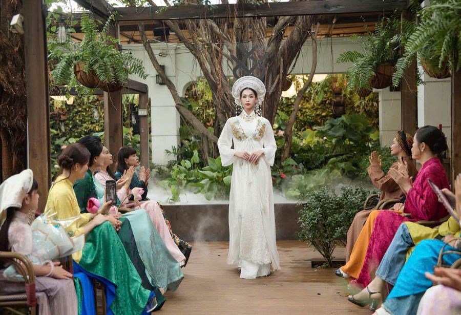 Nguyễn Cao Minh Anh làm “nàng thơ” trong show diễn của Cao Minh Tiến - ảnh 1